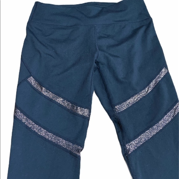 Fabletics Black Crop Rose Gold StripeSize … - Picture 2 of 5